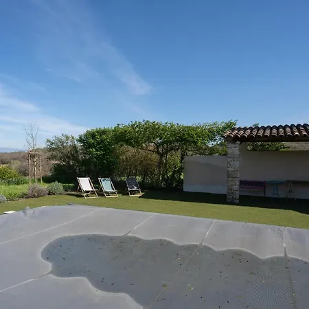 Mas Provencal Avec Piscine Cadre Exceptionnel * フォルカルキエ